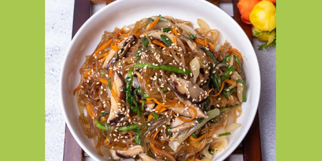 Taller de cocina coreana: Como preparar Japchae con pastel de pescado salteado